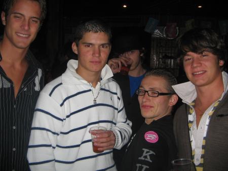 bo mecs et trois petits verres..